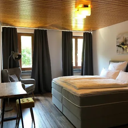 Stadtvilla Mit Pool Apartament *