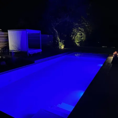 Stadtvilla Mit Pool Apartmán