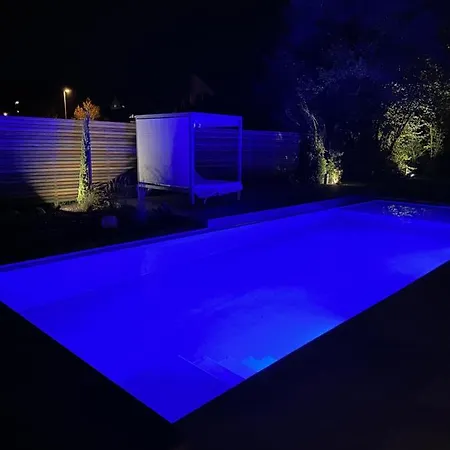 Stadtvilla Mit Pool