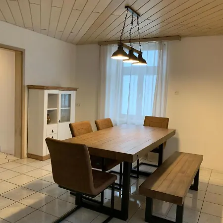 Stadtvilla Mit Pool Apartment